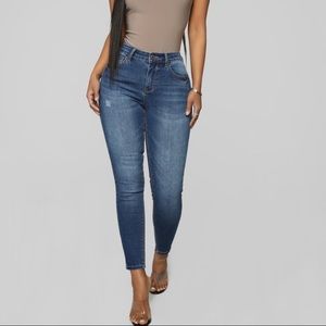 🍉Fashion Nova Walk That Way Ankle Jeans Dark Wash